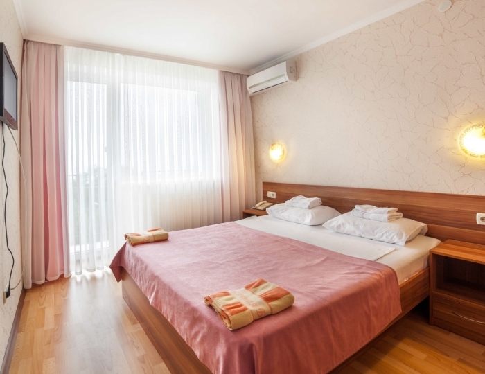 Улучшенный двухкомнатный номер – корпус «Антей». - Курортный комплекс «Песочная Бухта» Севастополь