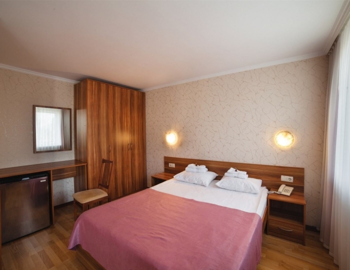 Улучшенный стандартный номер – корпус «Антей». - Номерной фонд - Курортный комплекс «Песочная Бухта» Севастополь